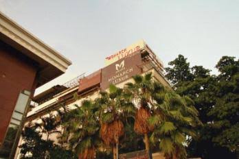 the monarch luxury hotel bangalore escorts